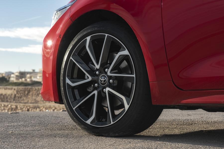 Колеса Toyota Corolla Hybrid 2018 года  (WW) (фото 30 из 61)